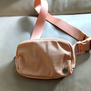 Lululemon Everywhere Belt Bag 1L